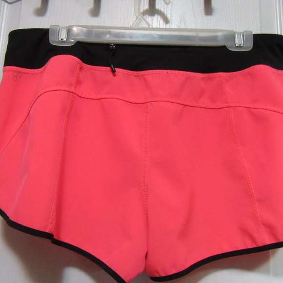 Ladies shorts Size Possibly Large Garage As Is - Picture 4 of 8